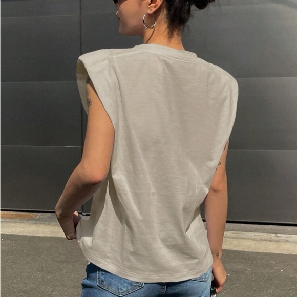 Light beige / nude Shoulder padded tee shirt top - fall essential top - Picture 2 of 4